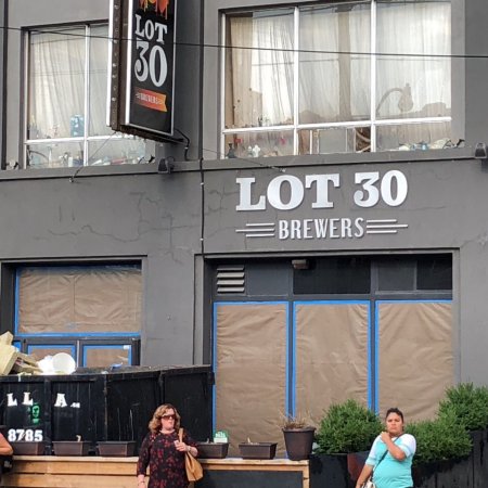 Lot 30 Brewers Closes Down in Toronto